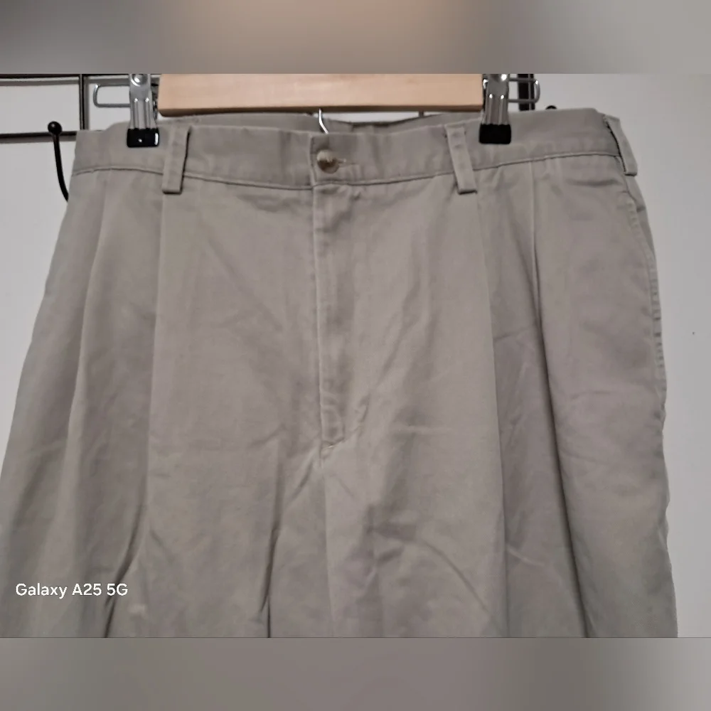 34x29 Izod Chinos 34X29 - Picture 2 of 7